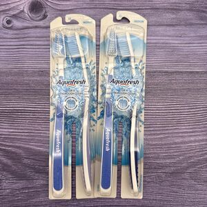 4 LOT Toothbrush 2 Pack Aquafresh Direct MEDIUM 32 2005 Flexible Tip Neck VTG